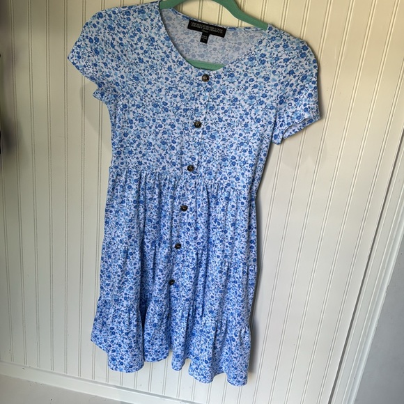 Blue and White Floral Dress Size Large Great for Spring - Picture 2 of 4